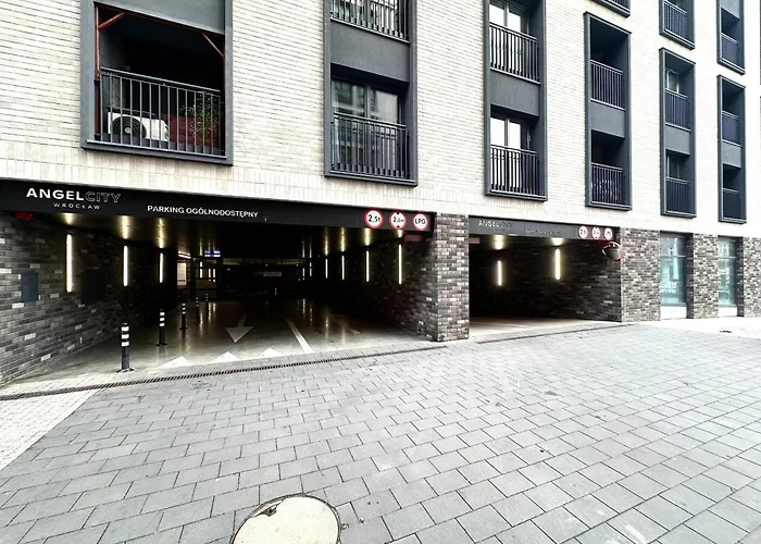 Traugutta - Fitness & Parking *